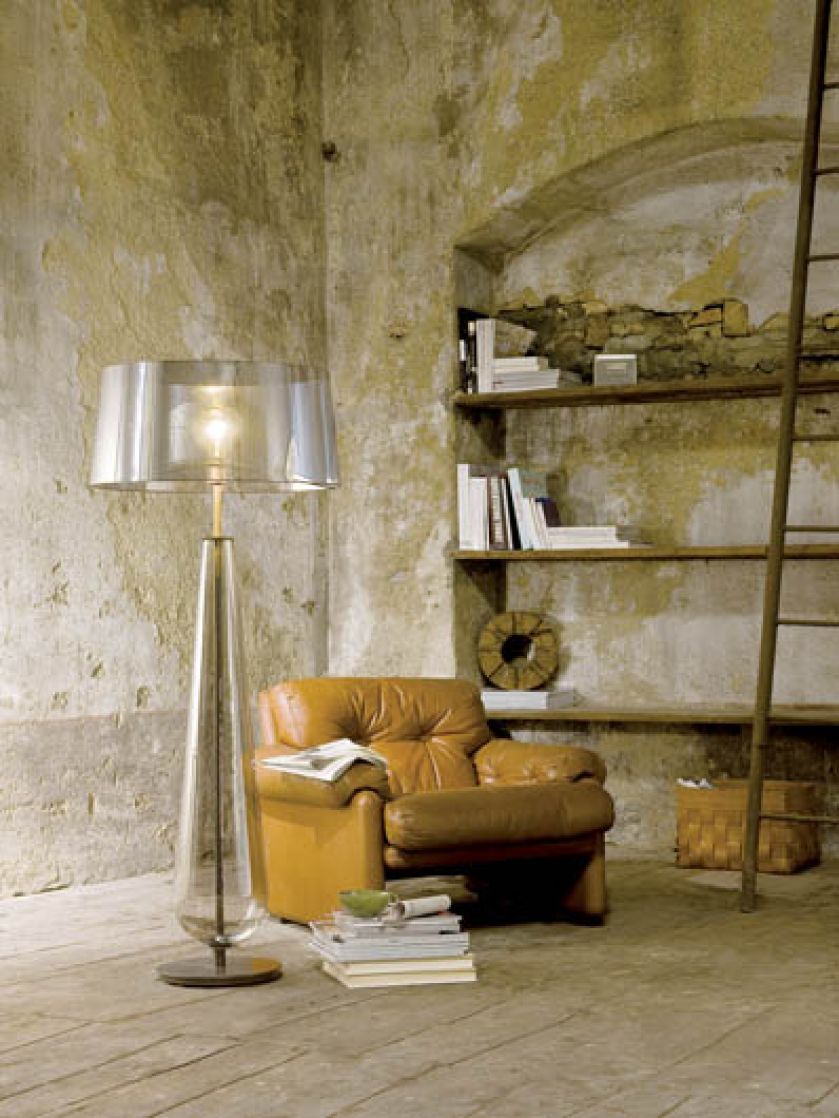 Podstawa: nikiel i dmuchane szkło, abażury: trzy kształty i kilka kolorów – z tkaniny lub tworzywa. Cena 6022 zł. MILANTEXex