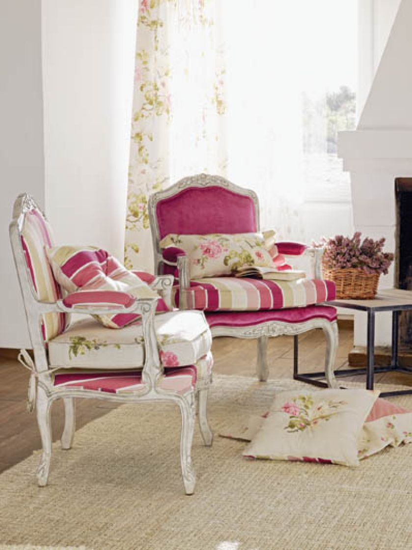 Rose Hill - to tkaniny gładkie, w kwiaty, pasy, wszystkie z domieszką różu. JVD