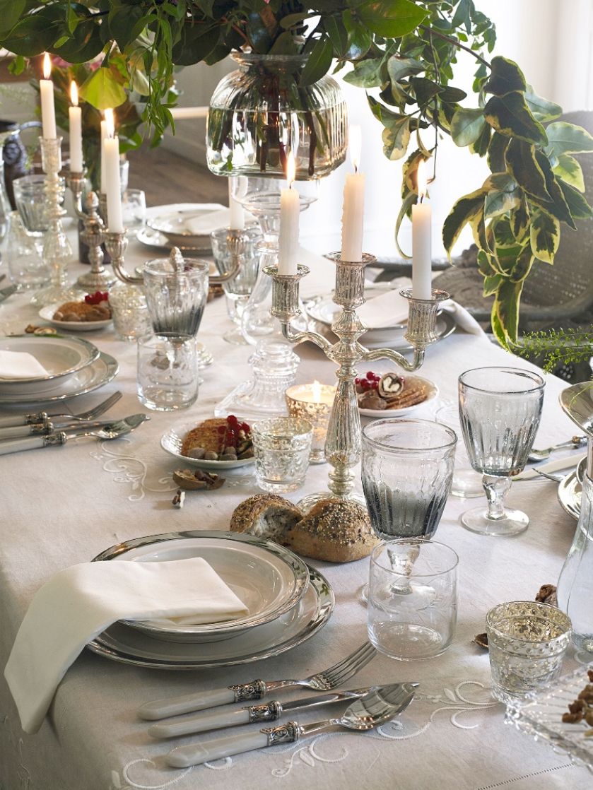 W zimowej kolekcji Zary Home znajdziemy porcelanową zastawę, kryształy, posrebrzane świeczniki.
