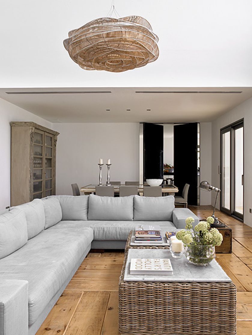 W domu nie ma podziału na małe pokoje, właścicielka zostawiła wielkie przestrzenie.