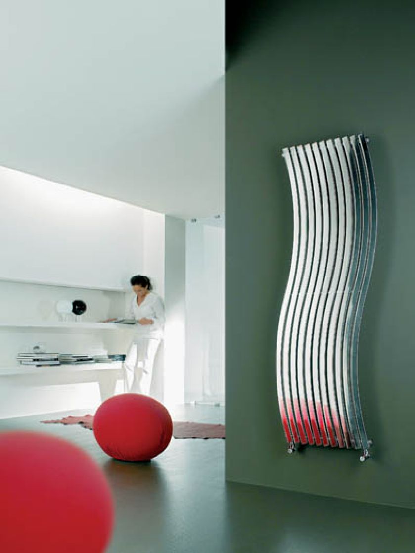 Z satynowanego inoksu, ale pierwsza z ornamentem. CORDIVARI