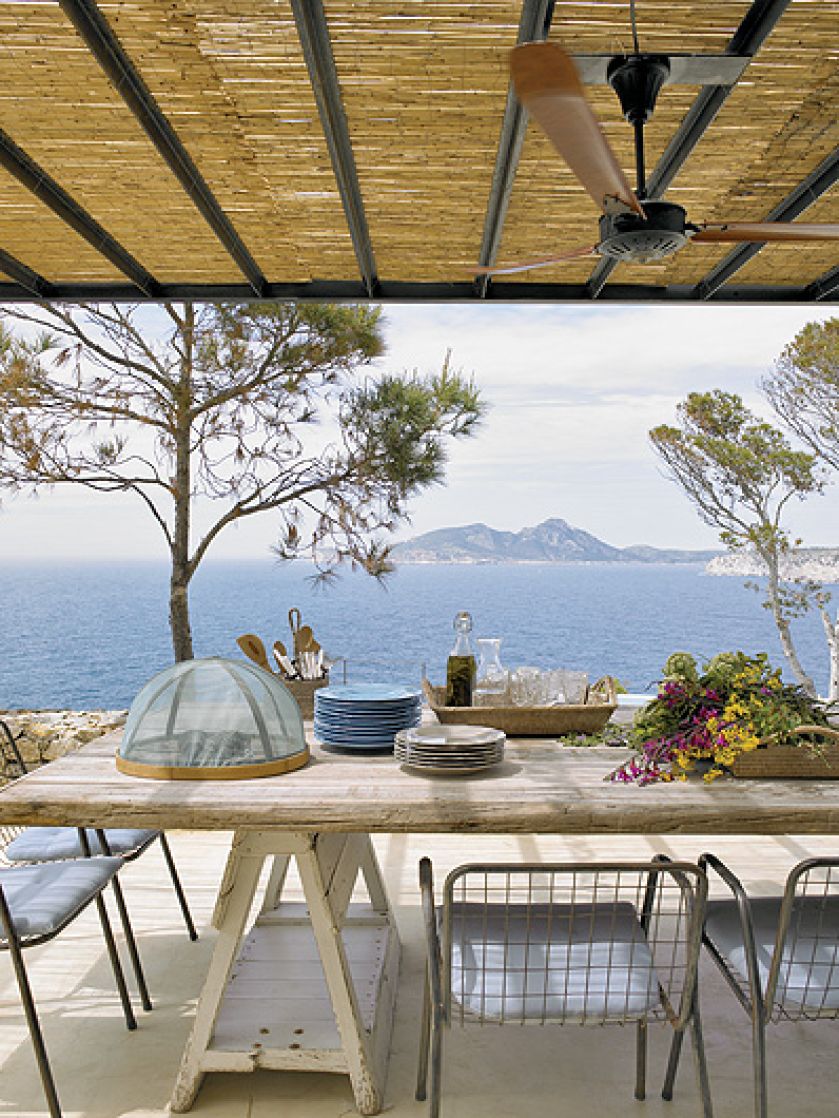 Z widokiem na bezludną Dragonerę. Elegancka willa w kolorach natury