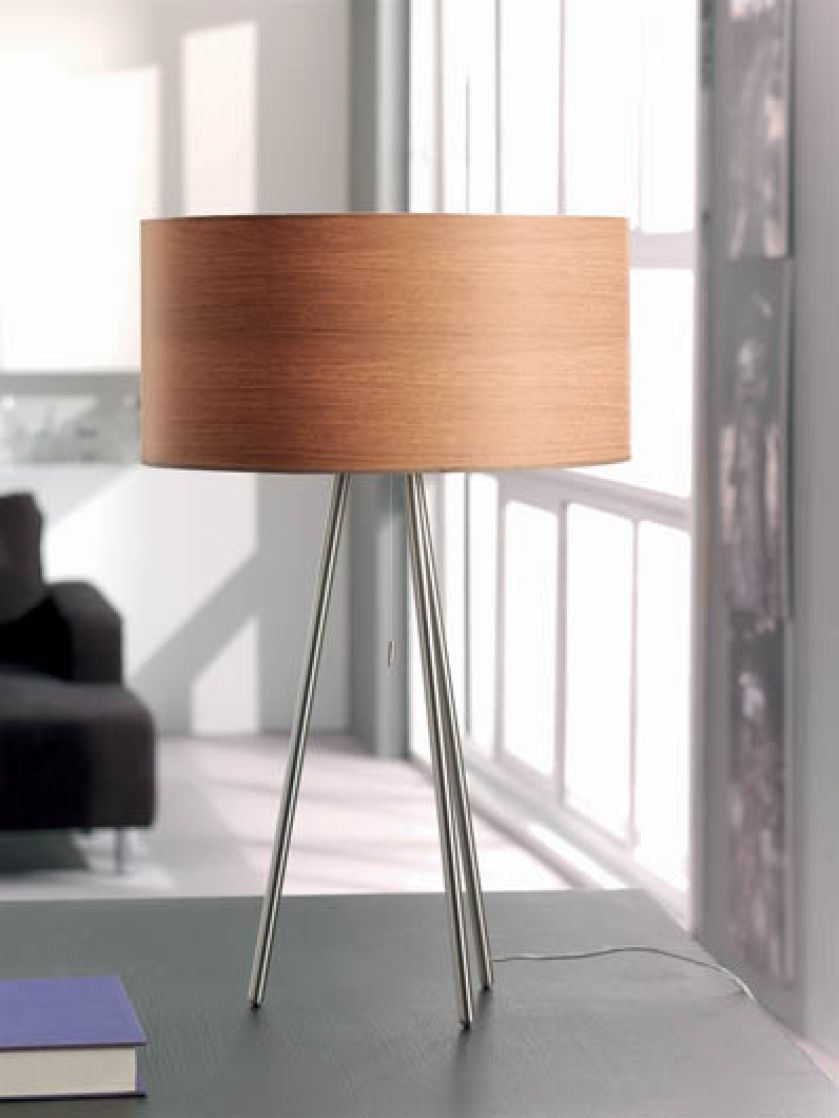 Zabawa proporcjami ? lampa stojąca Finn (640 zł). PHILIPS