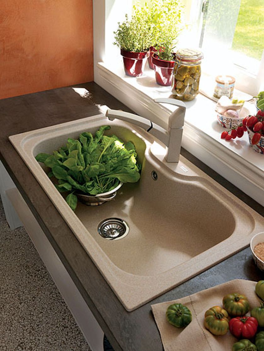 Zlewozmywak z fragranitu. Dobrano do niego baterię Acquario za 957 zł. FRANKE