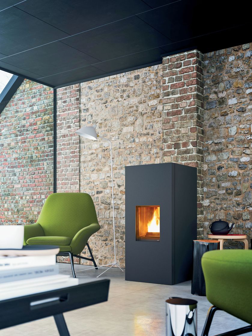 Aike , piecyk na pelet z grubej stali, pomalowany na satynową czerń, MCZ.