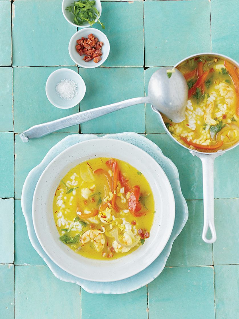 Bulion krewetkowy z chorizo i szafranem.