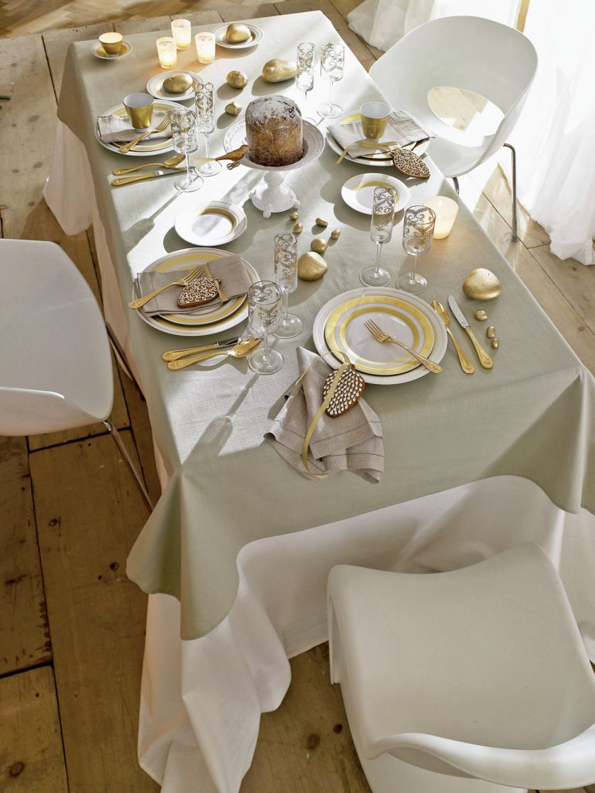 biało złota dekoracja stołu na przyjęcie