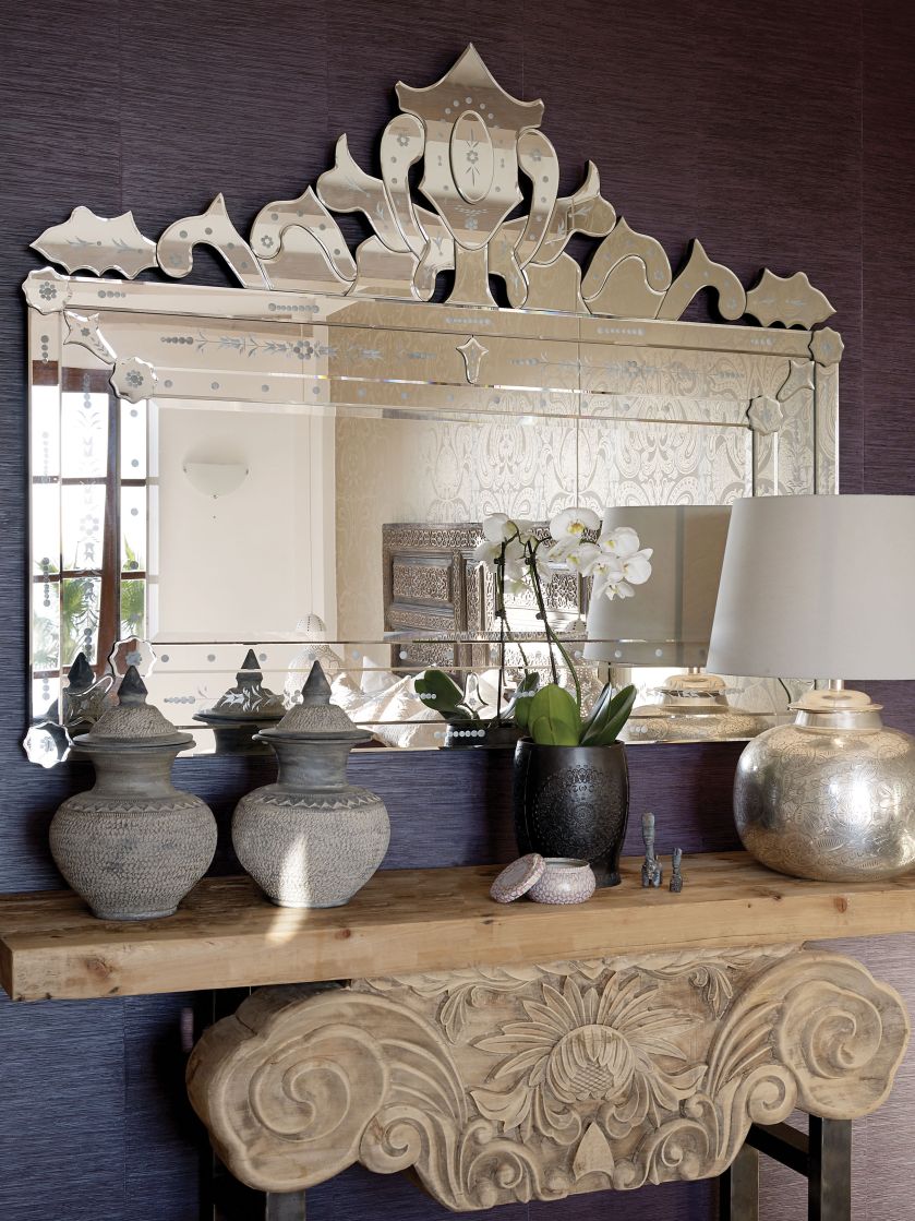 Dekoracje z elementami lokalnych rzeźbień.