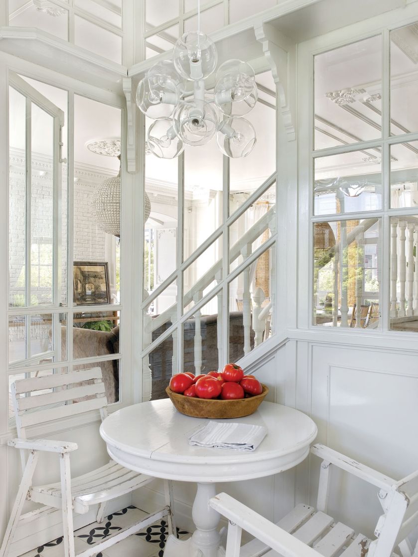 Ta hinduska willa pamięta niejedną metamorfozę: bywała restauracją, hodowano w niej szynszyle, później popadła w