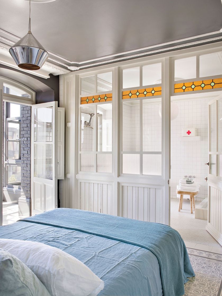 Ta hinduska willa pamięta niejedną metamorfozę: bywała restauracją, hodowano w niej szynszyle, później popadła w