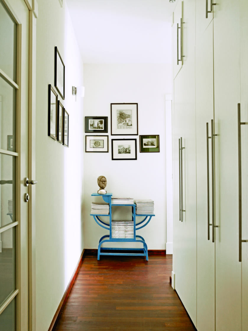 Sztuką nie jest kupić dobre obrazy, grafiki czy zdjęcia, ale powiesić lub ustawić je z pomysłem. Nie wszystko musi