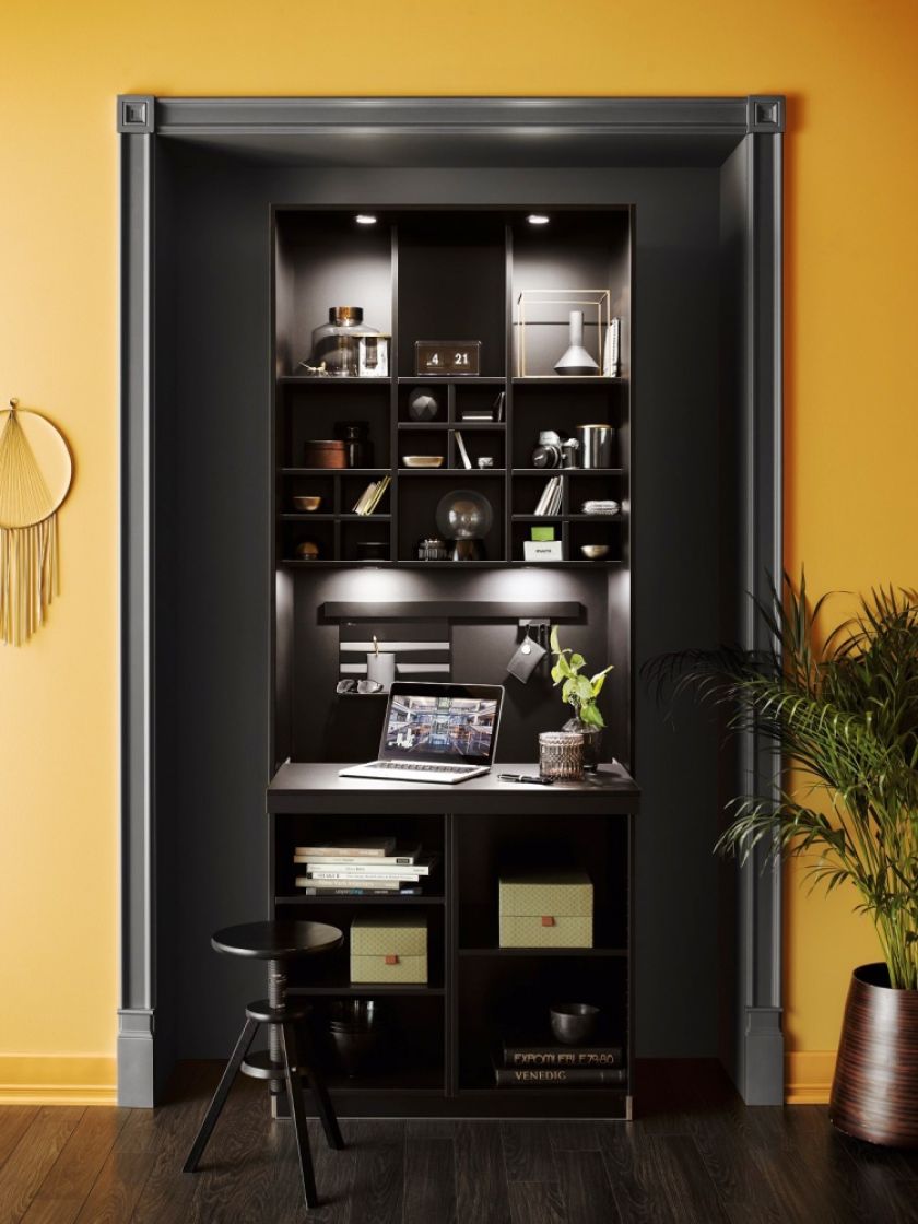 domowe biuro w kuchni