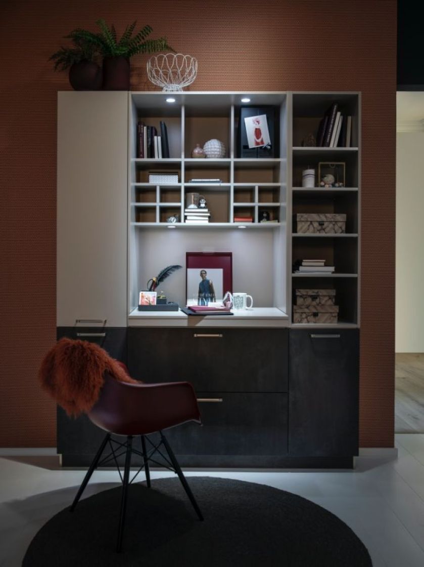 domowe biuro w kuchni