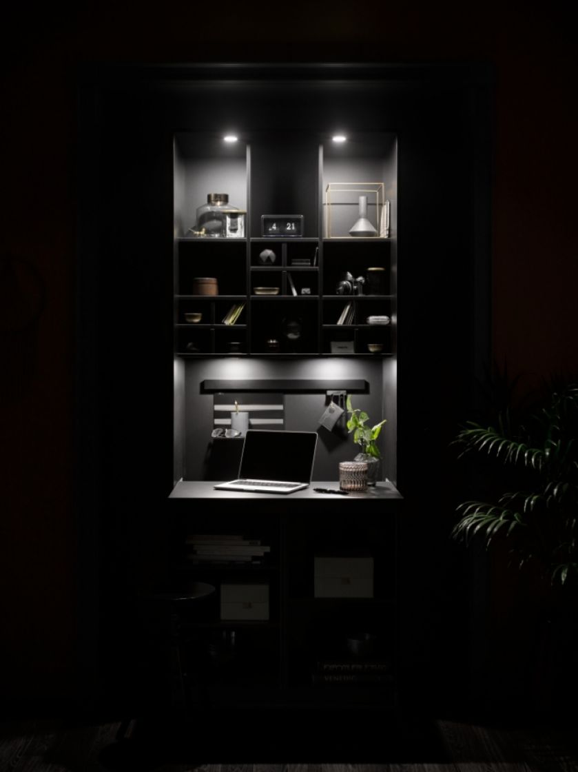 regał w nowoczesnych aranżacjach kuchennych