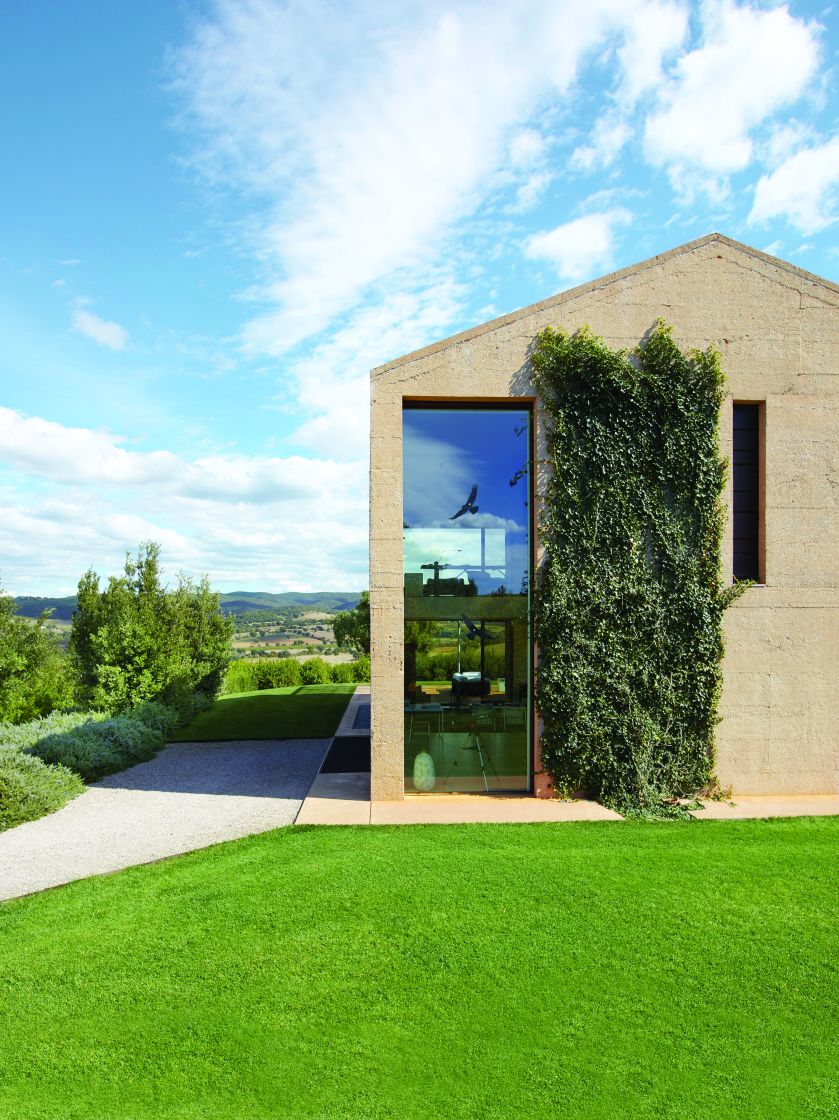 Tylko spójrzcie na toskańską rezydencję Piera Lissoniego, włoskiego projektanta i mistrza minimalizmu.