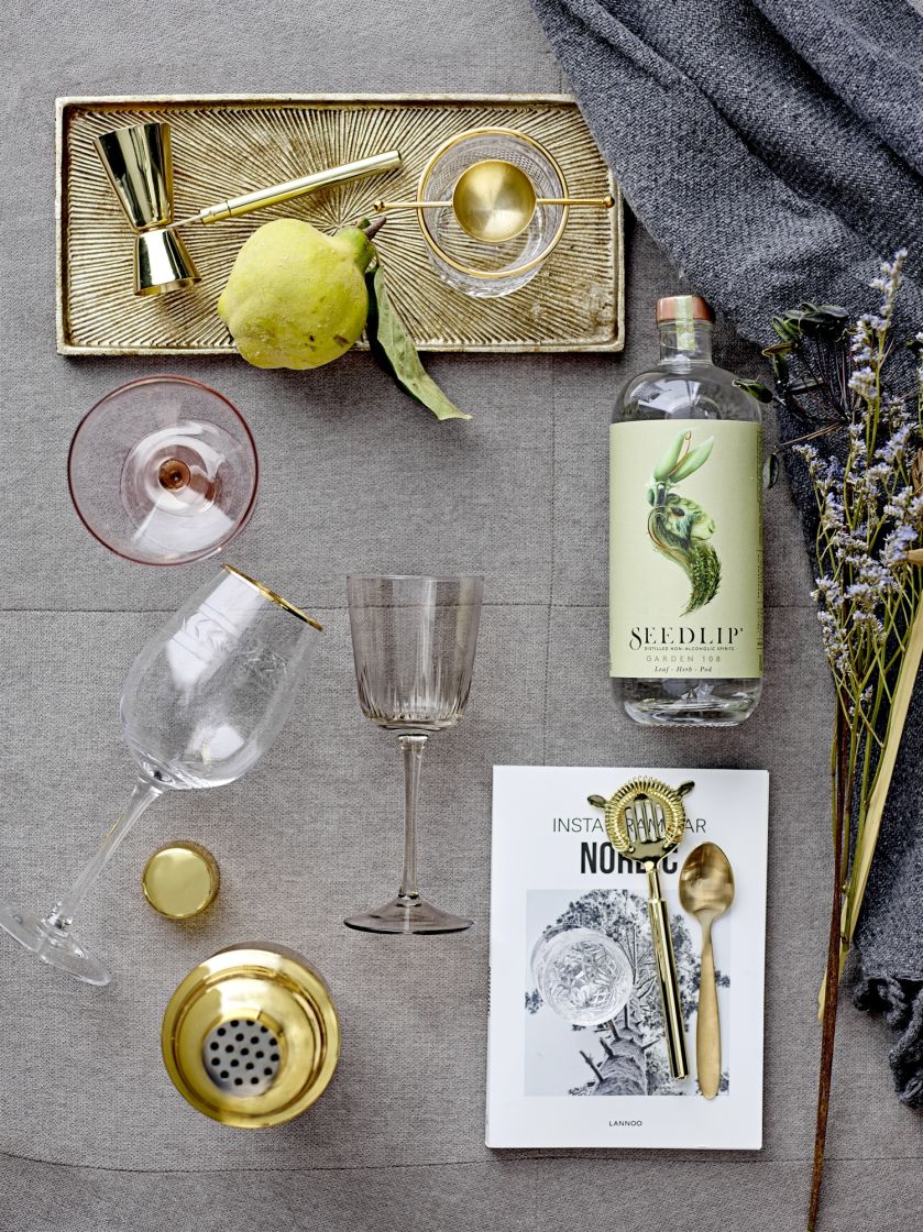 Dekoracje stołu na sylwestra – przyjęcie w pięknej oprawie