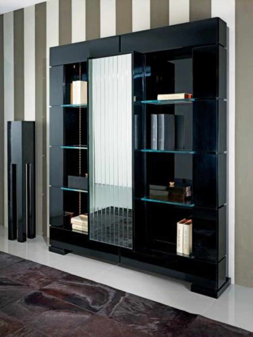 Biblo Bar w lakierowanej na czarno obudowie. SMANIA