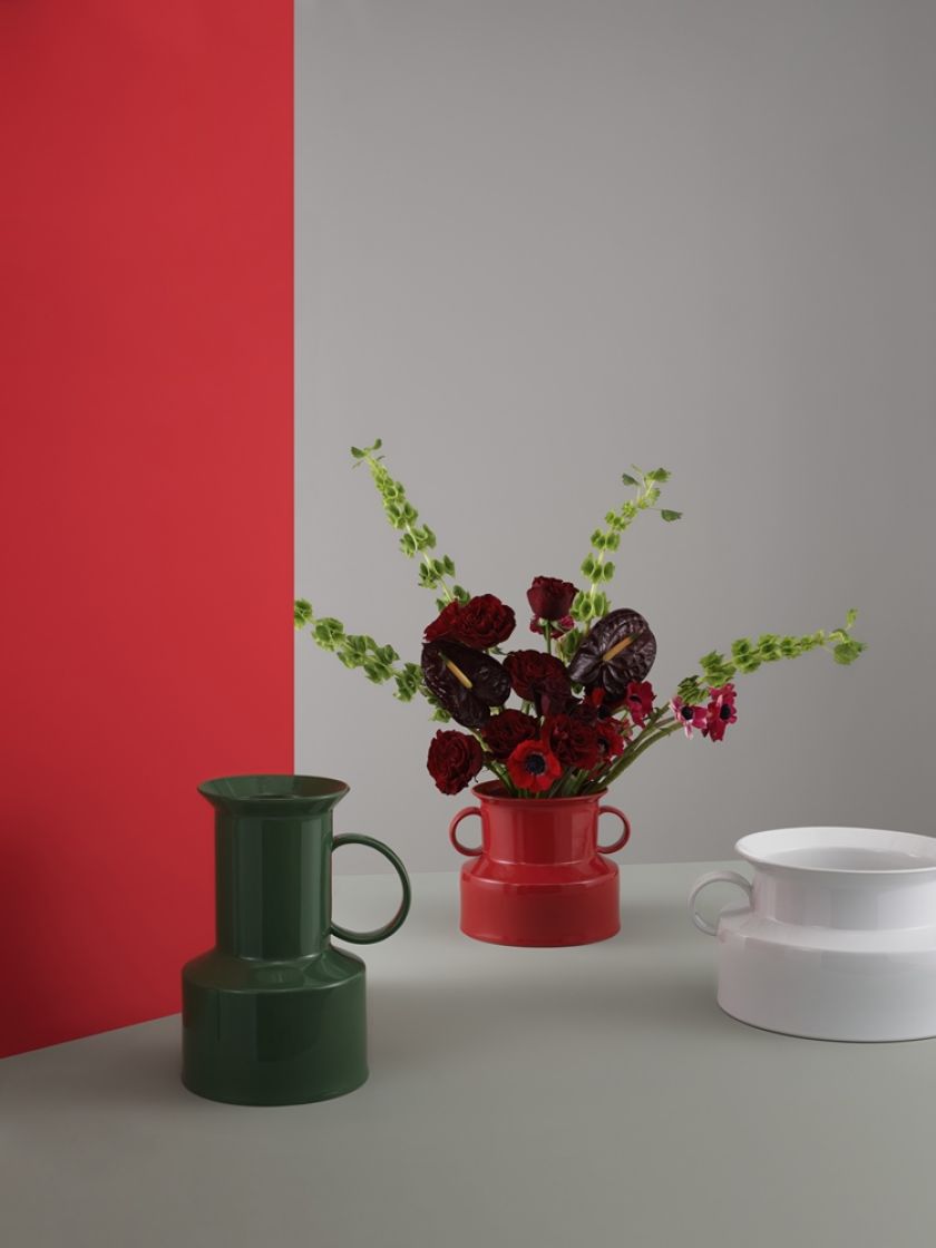 czerwony wazon do salonu
