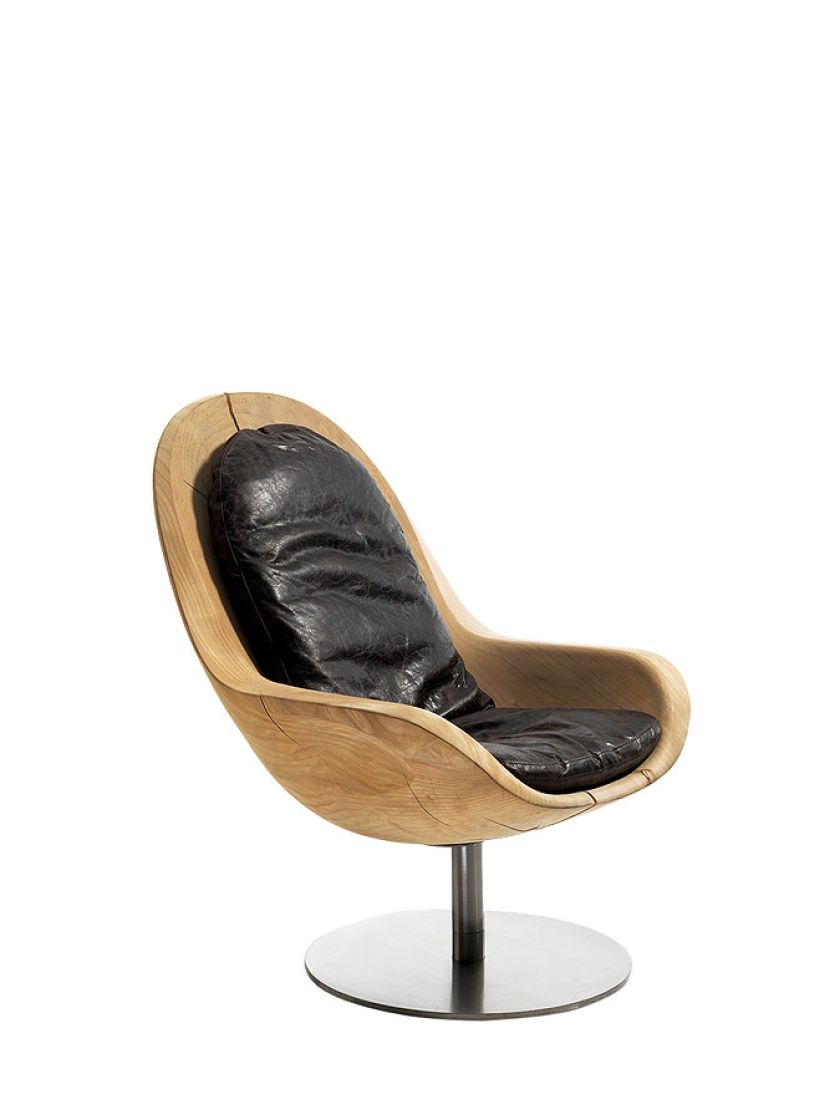 Creus, z drewnianą czaszą i skórzaną poduchą, włoska marka Riva 1920, 24 100 zł, The Prime