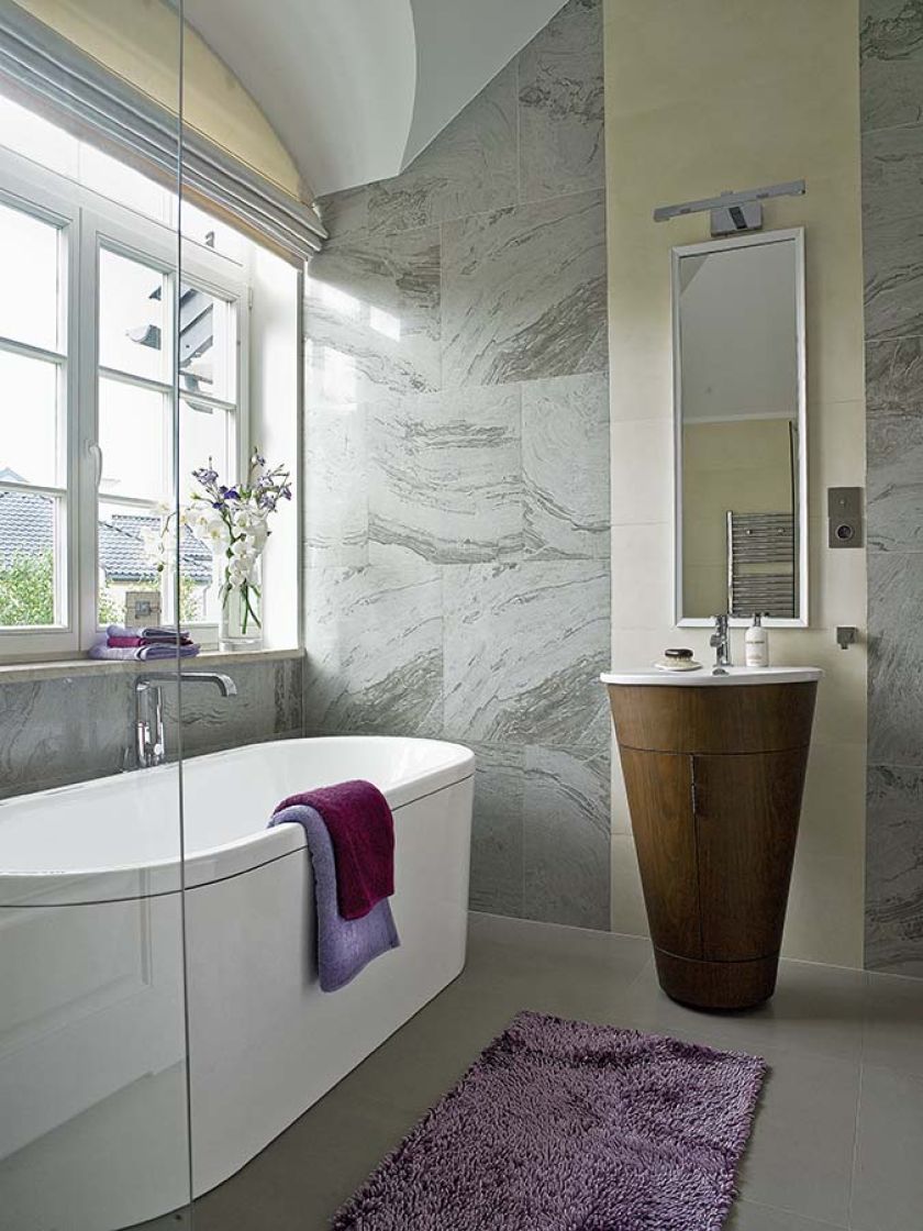 Elegancka w każdym calu Wanna centro duo marki Kaldewei, umywalka od Duravitu.