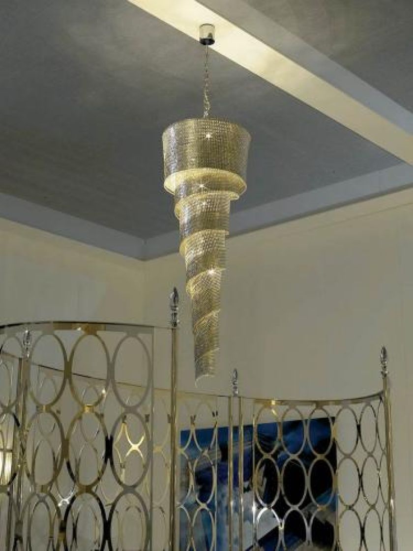 Elegancki żyrandol idealny do wysokich pomieszczeń. PATT MEBEL