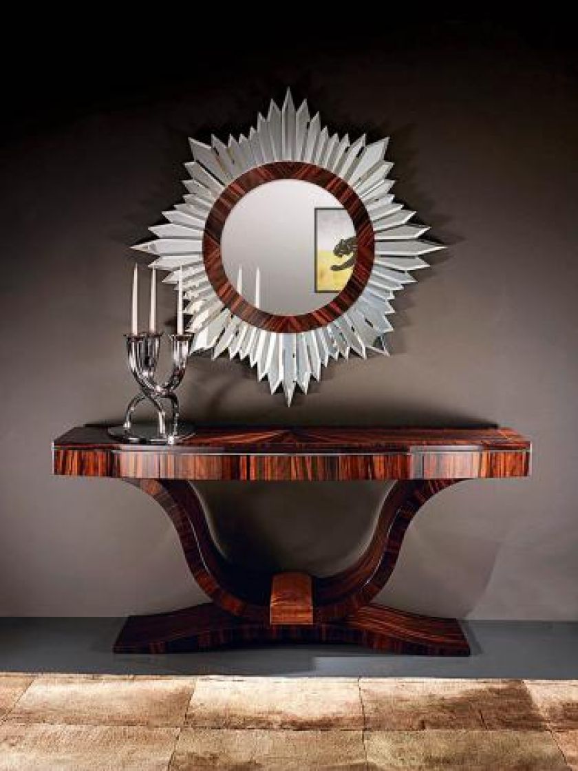 Firma Giorgio Collection nazwą słynnej wyspy ochrzciła swoje kryształowe lustro-słońce z hebanową obwódką. Średnica -