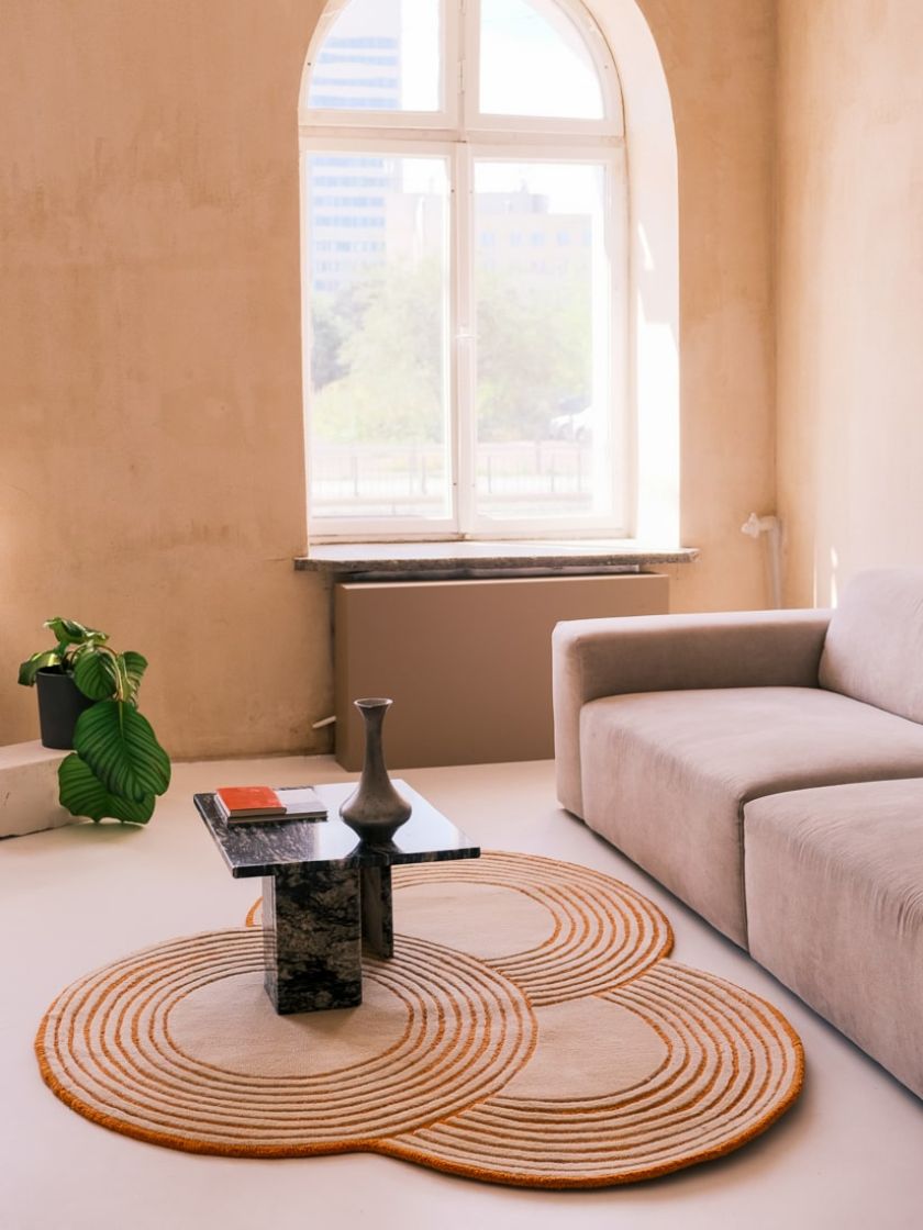 dywan o opływowym kształcie