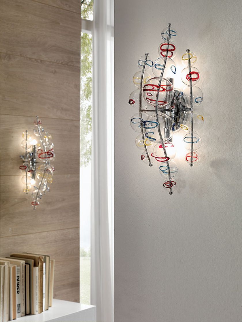 Kandelabry i kinkiety nawiązują kształtem do najlepszych tradycji szkła z Murano.