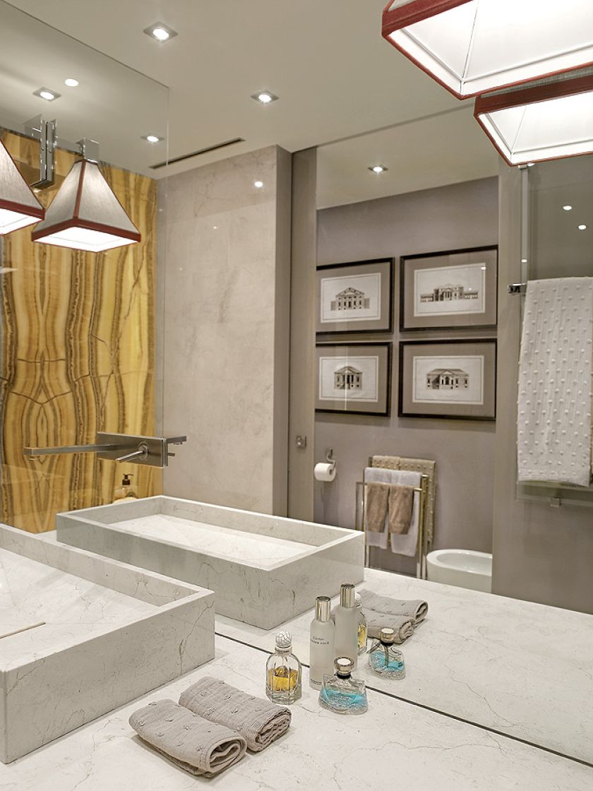 Kiedyś Maria Boccuni urządzała domy na bogato, dziś jest bardziej oszczędna. Została jej za to słabość do tkanin. Tym