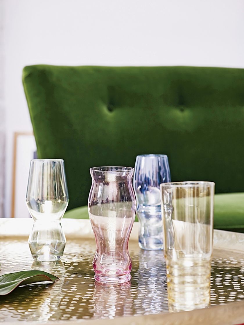 Kolorowe szklanki, aranżacja firmy OLIVIER BONAS, oliverbonas.com