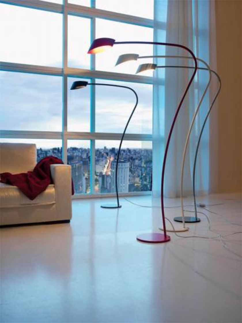 Lampa Flag została zaprojektowana przez Emanuele Zenere dla firmy Cattelan Italia. Cena zależy od koloru, od 809 euro netto.