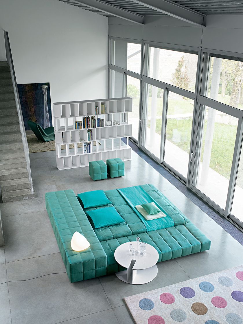 Łóżko Squaring – tapicerowane z każdej strony, proj. Giuseppe Viganò, galeria.heban.pl