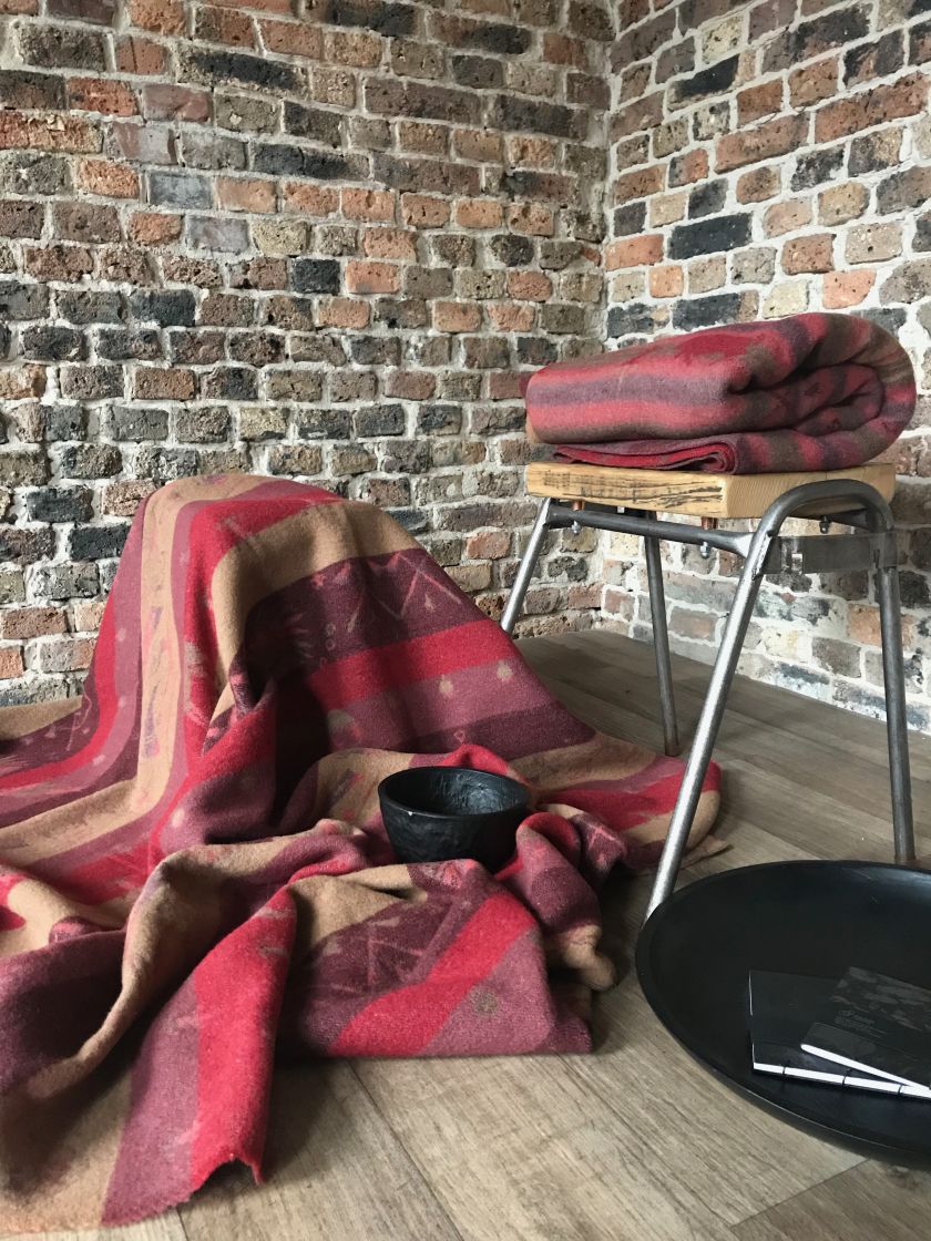 Wełna czesankowa, koce, narzuty i pledy