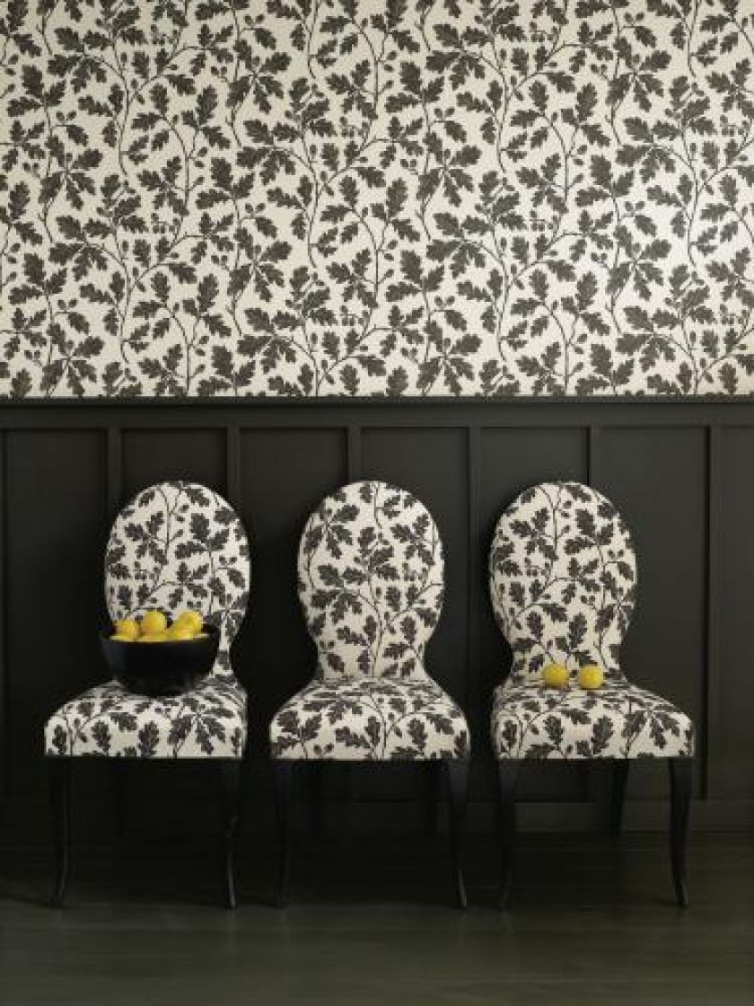 Nie chowają się pod stołem, raczej przyciągają wzrok i budzą emocje.