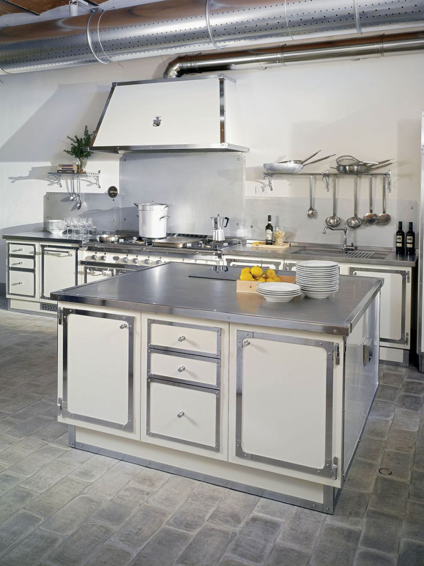 OFIFICINE GULLO, wyspa z drewna dębowego, okucia i blat ze szczotkowanej ręcznie stali, officinegullo.it