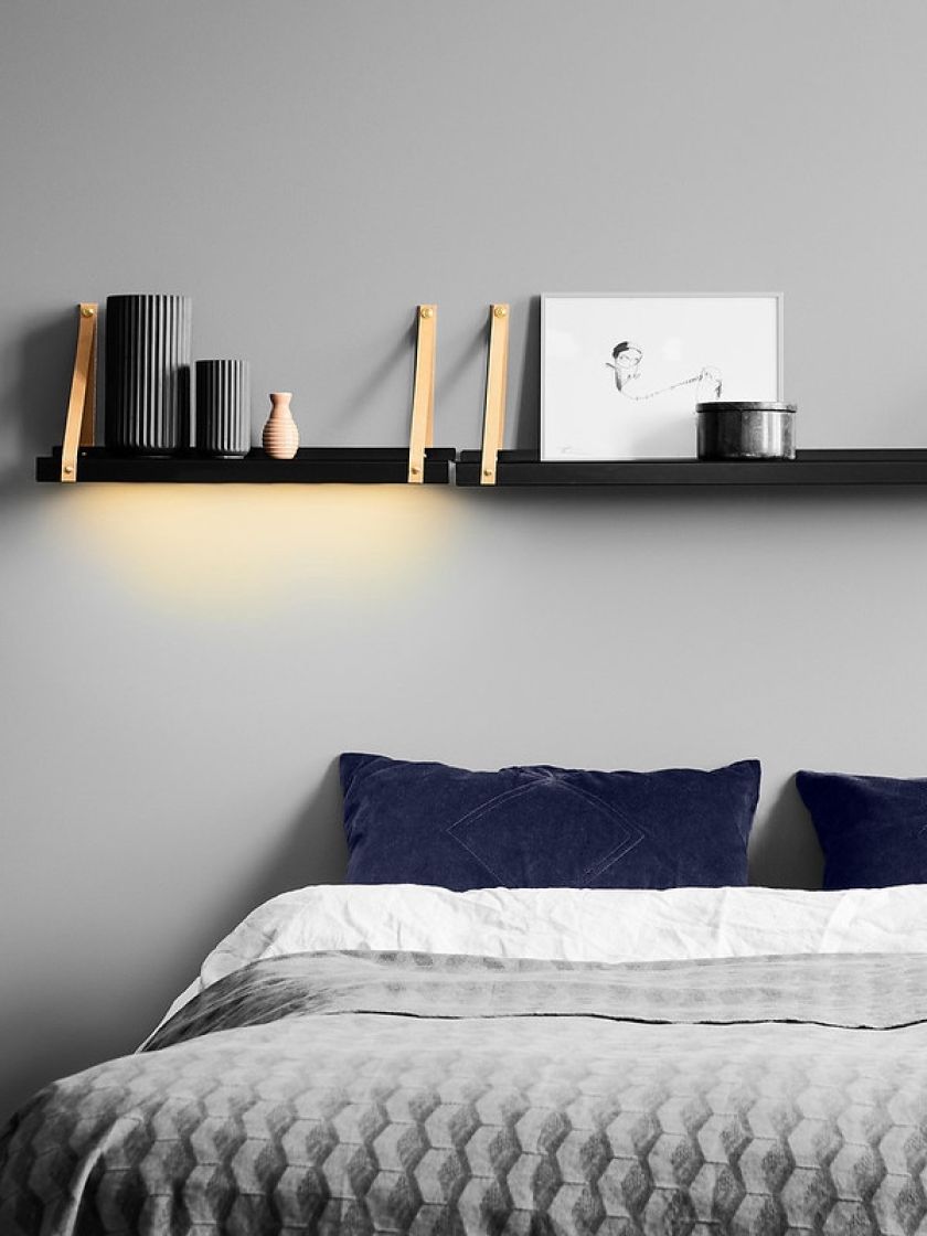 półka nad łóżkiem