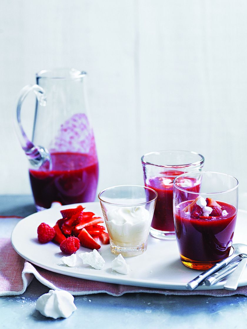 Przecier owocowy z bitą śmietaną. Gotujemy lekką zupę