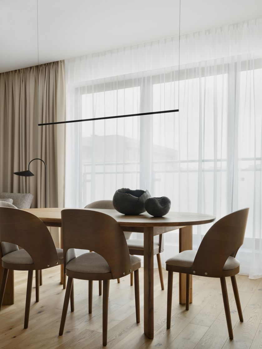 przytulna jadalnia w naturalnych kolorach