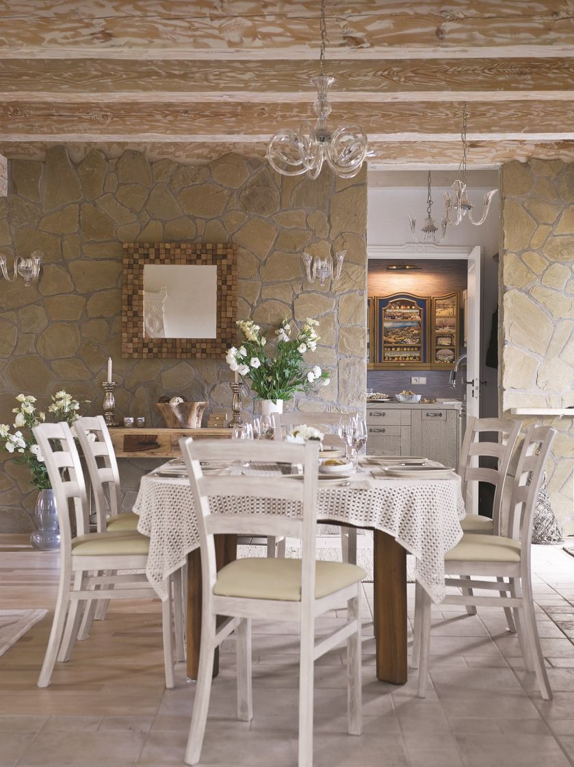 Tradycyjny cottage okazał się bardzo inspirujący i przyczynił do powstania stylu cottage. Jakie ma cechy?