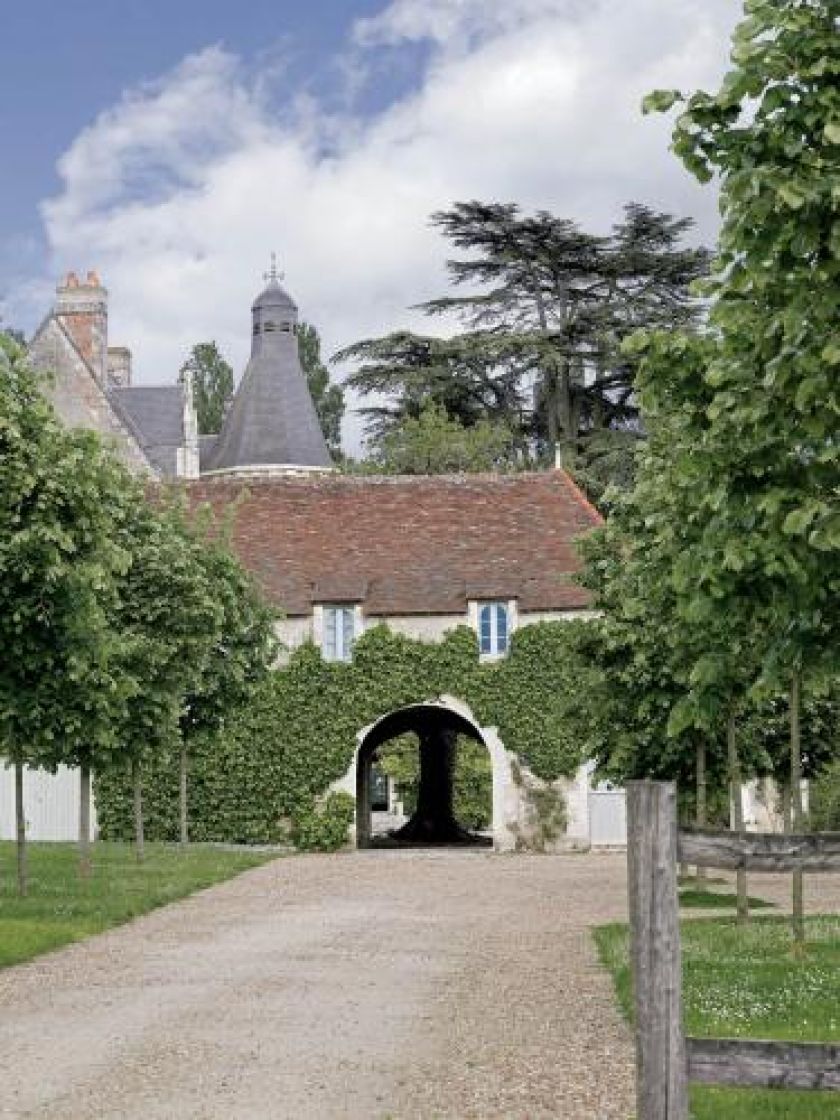 Tą alejką wjeżdża się do Chateau. Zameczek dla dwojga