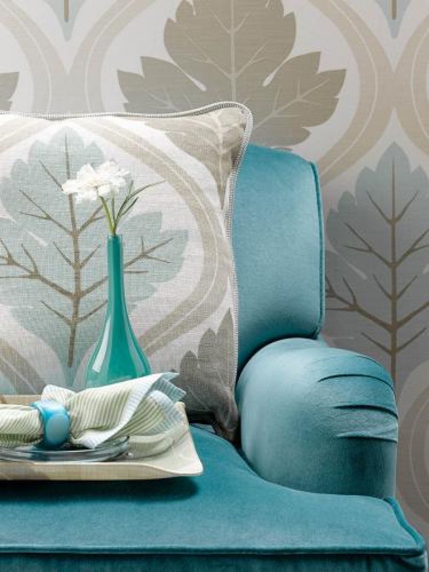 Tkanina na poduszce - Delphine od Niny Campbell. Cena - 332 zł/mb. FINEZJA STUDIO