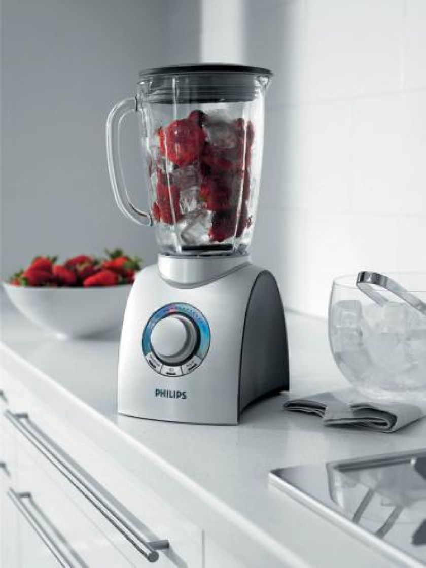 W blenderze przygotujemy koktajle, zupy i soki – filtr zatrzyma pestki i nasiona. Cena – 639 zł. PHILIPS