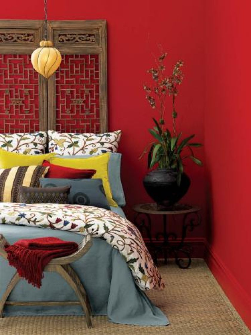 Wraca moda na puchowe piernaty, poduchy, pledy, kapy, falbany, koronki...