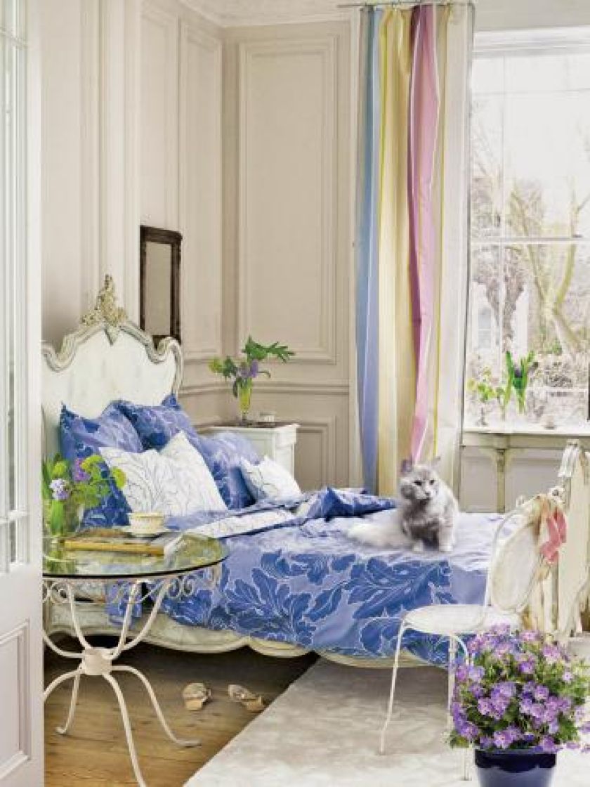 Wraca moda na puchowe piernaty, poduchy, pledy, kapy, falbany, koronki...