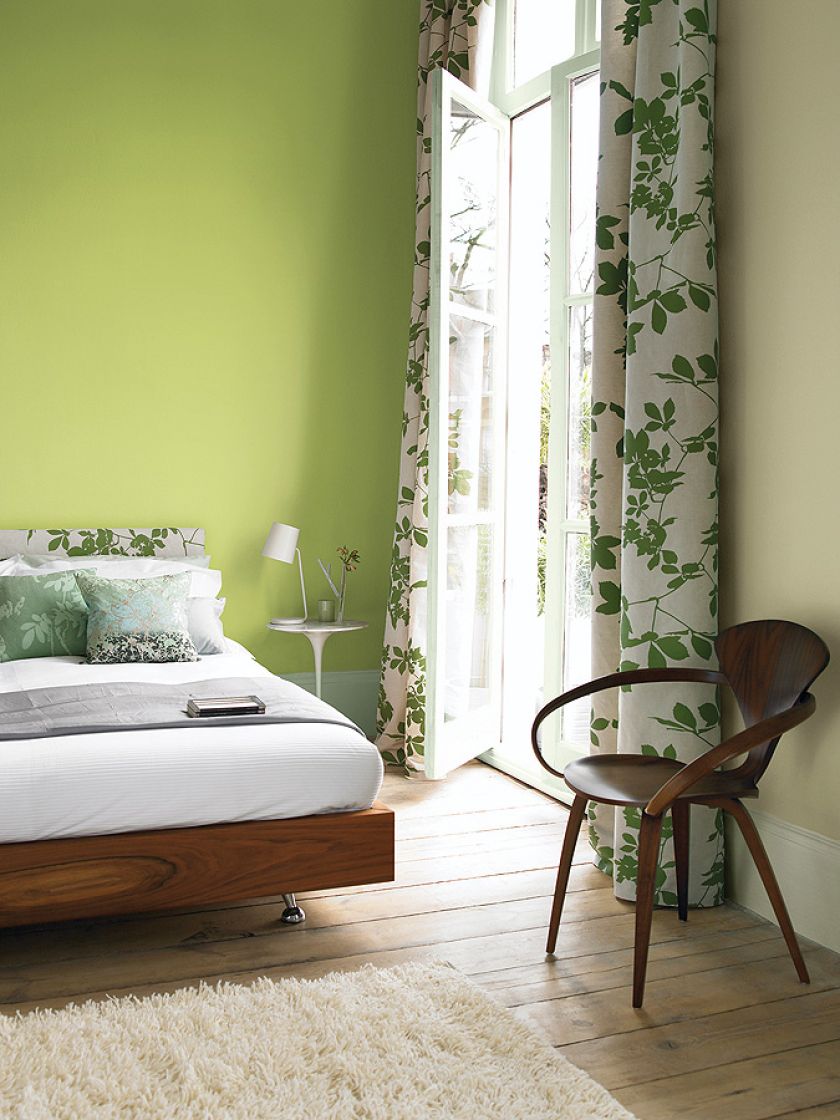 Z palety Kolory Świata wybieramy farby Plantacja Kawy i Beżowy Pled, ok. 55 zł/2,5 l, DULUX