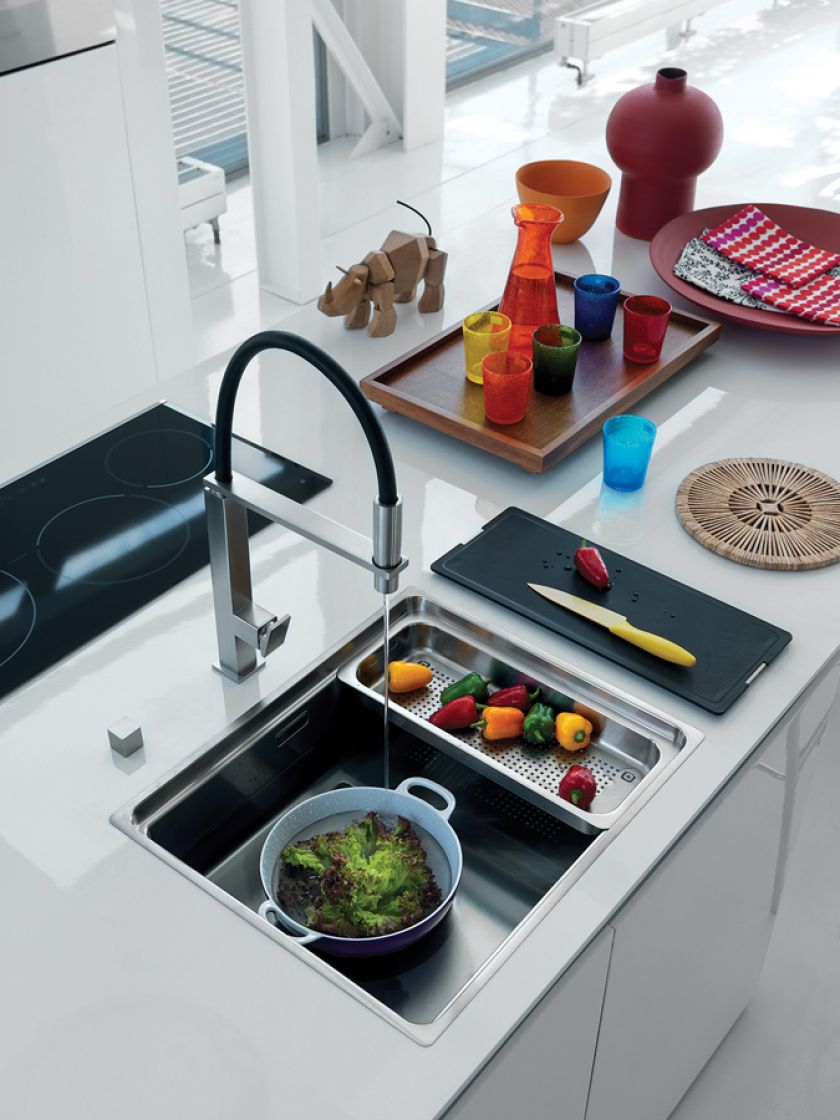 Zlewozmywak Centinox ze stali szlachetnej (3699 zł) i chromowana bateria za 1599 zł, FRANKE