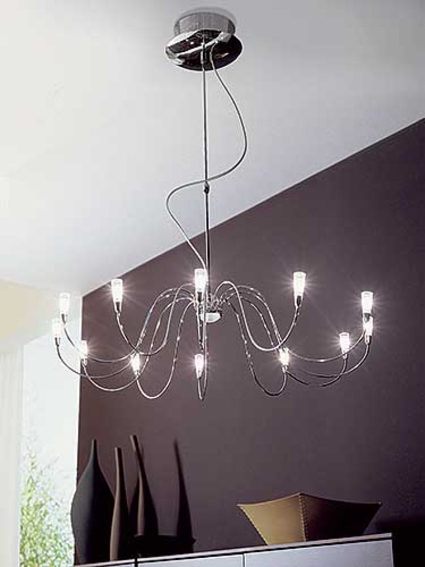 Żyrandol Ofelia dostępny w wielu rozmiarach, z żarówkami halogenowymi lub klosikami - kosztuje od 360