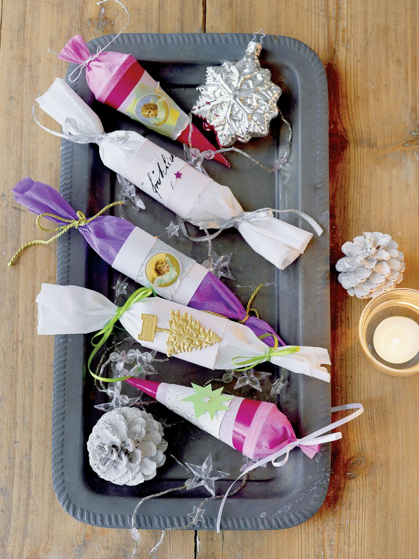 Cukierki zapakuj... w cukierki! Z kolorowej bibułki lub krepiny.