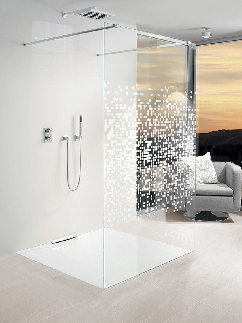 Aranżacja łazienki według Kaldewei – obok deszczownicy znalazła się też prysznicowa rączka, kaldewei