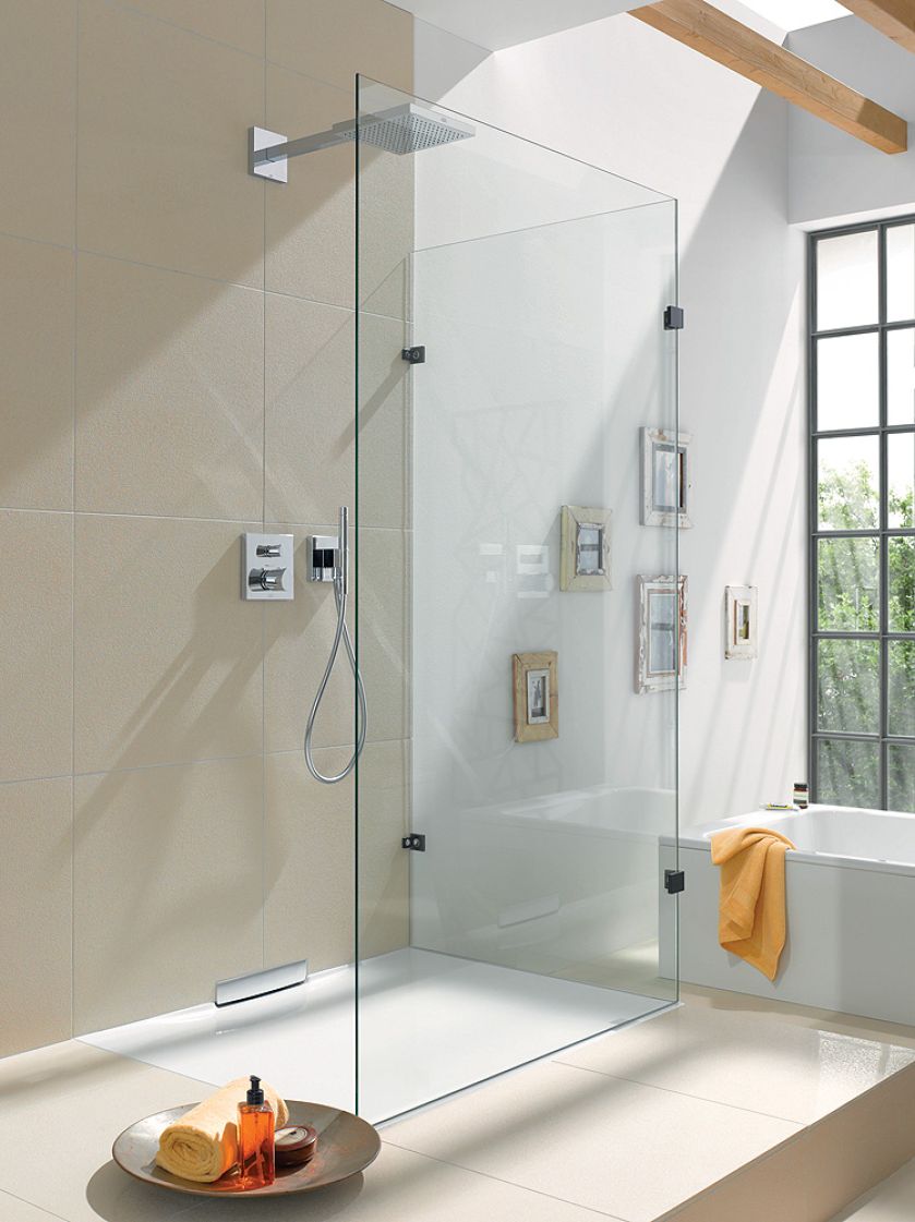 Aranżacja łazienki według Kaldewei – obok deszczownicy znalazła się też prysznicowa rączka, kaldewei